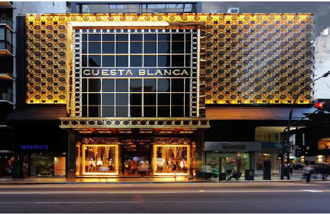 丽江门头设计与商业空间的纽带。