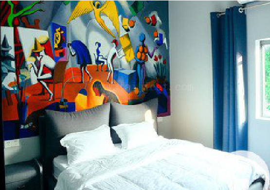 丽江对于酒店的墙体彩绘而言更注重哪些方面？